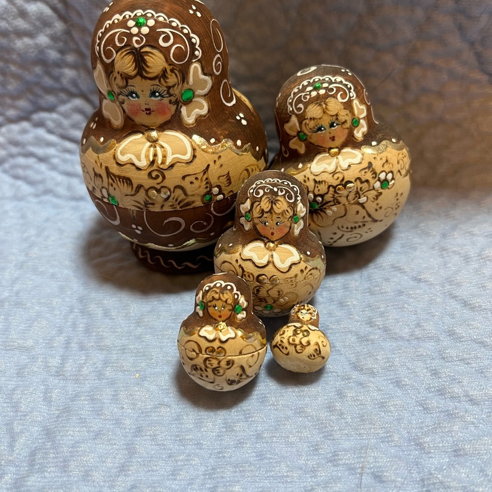 Vintage Matryoshka Nesting dolls, set of 5, brown gold and beige